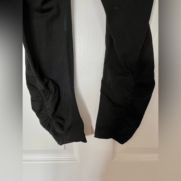 Old Navy Atheltics High Rise 7/8 Leggings. Black. Size Medium. BNWT - Picture 6 of 7